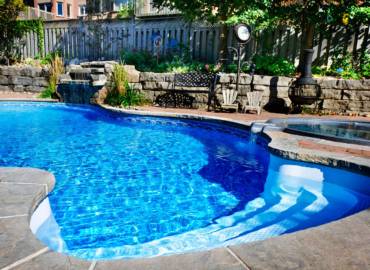 Weekly and biweekly pool maintenance services